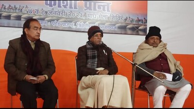 VHP leader Champat Rai (addressing) at the two-day meeting of VHP’s Kashi Prant that started at the camp of the organisation at Magh Mela in Prayagraj on Saturday. (HT photo)
