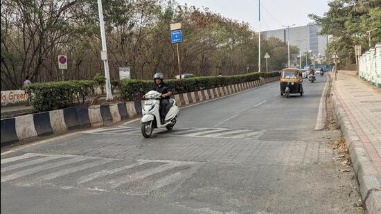 A speed braker was flattened on a road in Viman Nagar. (Shankar Narayan/HT PHOTO) A speed braker was flattened on a road in Viman Nagar. (Shankar Narayan/HT PHOTO)
