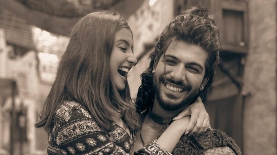 Tunisha Sharma and Sheezan Khan were earlier in a relationship. 