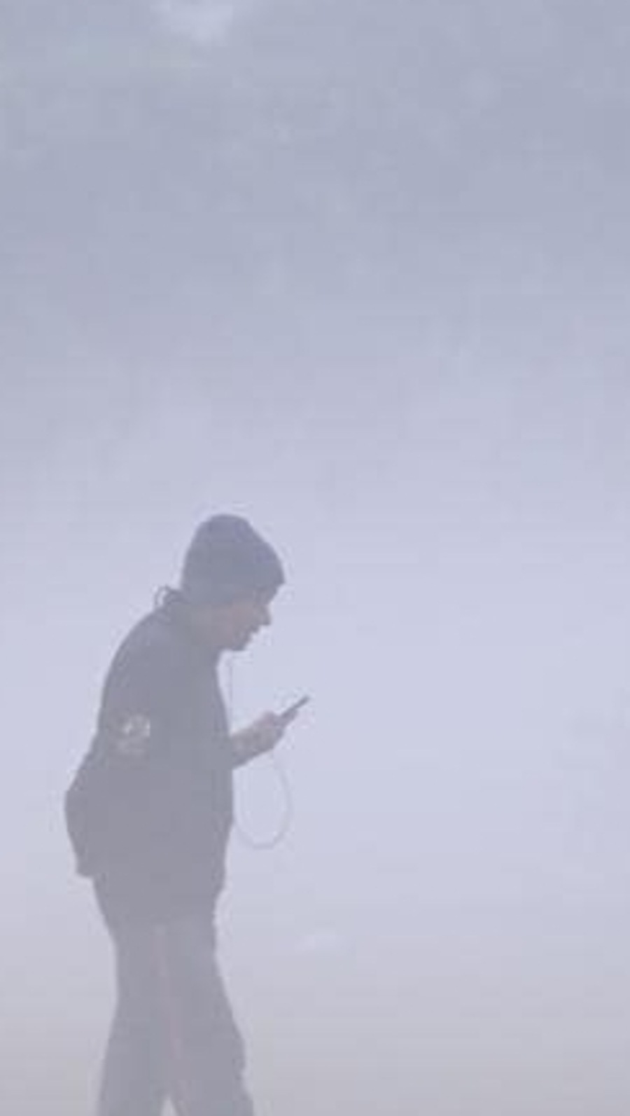 The Met office said the double whammy of a declining air quality and the ongoing severe cold wave will only add to the woes of residents, adding that Delhi's air quality will hover in the 'very poor' category over the next three to four days. (File)