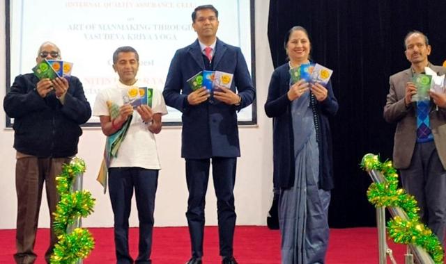 Yenkannamoole also released three volumes of the book, Life Sutras- Inspirational Life Skills’. (HT PHOTO) Yenkannamoole also released three volumes of the book, Life Sutras- Inspirational Life Skills’. (HT PHOTO)