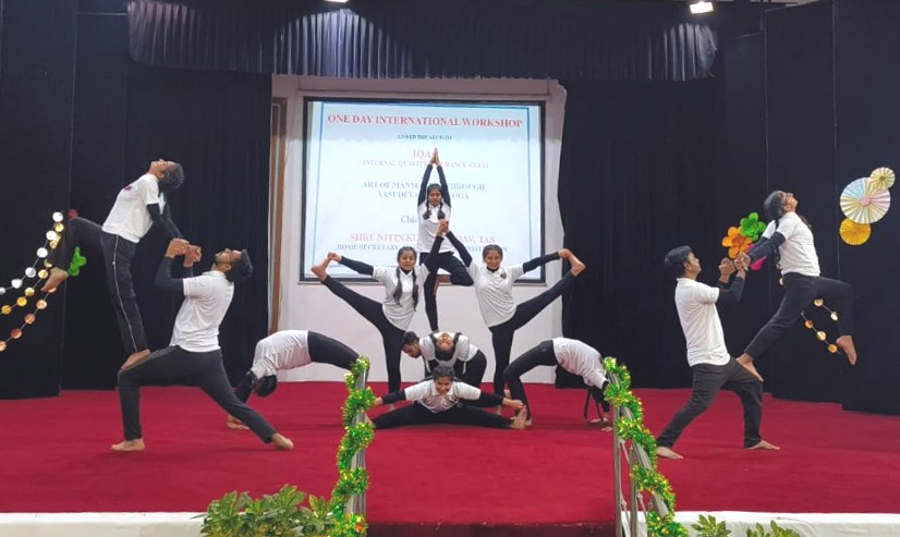 During the event, students demonstrated different yoga asanas. (HT Photo) During the event, students demonstrated different yoga asanas. (HT Photo)