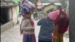 An old lady carrying her belongings on her head while on way to a relief camp after being asked to vacate her residence due to crack (HT Photo) An old lady carrying her belongings on her head while on way to a relief camp after being asked to vacate her residence due to crack (HT Photo)