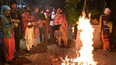 Lohri 2023: All you need to know about the correct date, puja timings and more. Lohri 2023: All you need to know about the correct date, puja timings and more.