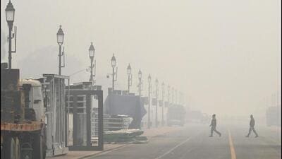 A Met official said fog began forming over Palam around 8.30am and dissipated only by 1pm. (Vipin Kumar/HT photo)