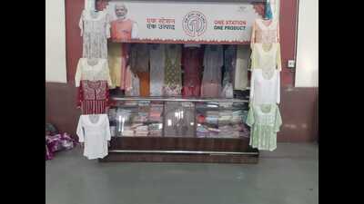 A chikan items stall set up at Charbagh railway station in Lucknow in Uttar Pradesh. (HT photo)