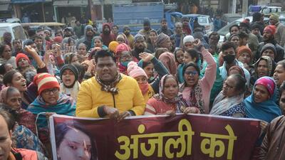 Family members of Anjali along with the locals seen during a protest outside the Sultanpuri police station on January 5. (HT Photo) Family members of Anjali along with the locals seen during a protest outside the Sultanpuri police station on January 5. (HT Photo)