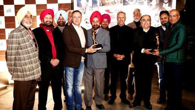 In the stableford format nine holes event, Colonel BKS Dina scored 22 points to emerge as champion, while Colonel Gurpinder Singh was the runner-up with 21 points. (HT Photo)