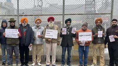 PAC members, along with local residents, carrying out awareness walk near Buddha Nullah in Ludhiana. (Harvinder Singh/HT)
