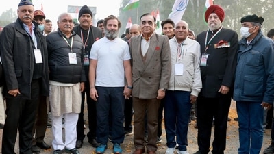 Bharat Jodo Yatra: Rahul Gandhi with ex Army officers. (Twitter) Bharat Jodo Yatra: Rahul Gandhi with ex Army officers. (Twitter)