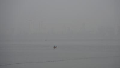 The prevailing pollution levels are due to a slowing down of wind speeds, which is typical for the winter season. “Over the last two months, there have been unprecedented changes in the weather scenario. Owing to the phenomenon of La Nina (cold ocean temperatures in the Equatorial Pacific), India has been experiencing and will continue to experience an unusually cooler and extended winter,” said Gufran Beig, project director, SAFAR. (Vijay Bate/HT Photo)