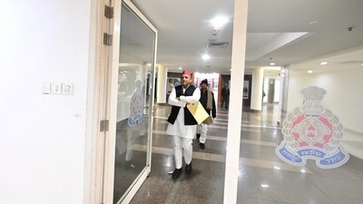 The party also tweeted pictures from Akhilesh's visit to the police headquarters in the morning. (@samajwadiparty)