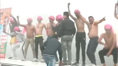 Congress supporters dance shirtless during Bharat Jodo amid biting cold. (ANI videograb)