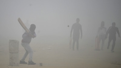 Gurugram: Youngsters play cricket amid low visibility due to a thick layer of fog on a cold winter morning, in Gurugram, Sunday, Jan. 8, 2023. (PTI)