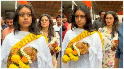Kajol with Nysa Devgan at Siddhivinayak temple. (Viral Bhayani) Kajol with Nysa Devgan at Siddhivinayak temple. (Viral Bhayani)