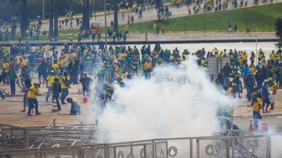 Smoke is pictured as supporters of Brazil's former President Jair Bolsonaro hold a demonstration against President Luiz Inacio Lula da Silva, outside Brazil’s National Congress in Brasilia, Brazil, January 8, 2023. (REUTERS/Adriano Machado)
