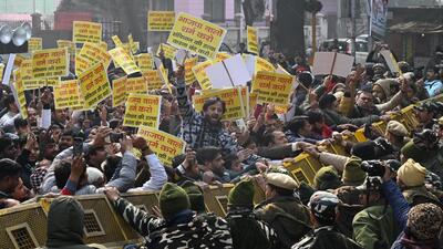 Aam Adami Party protest at the BJP Headquarter at DDU Marg against the Delhi LG and his role during MCD Mayor election, in New Delhi on Monday. (Vipin Kumar/ HT Photo)