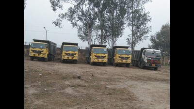 An FIR was registered under Section 21(1) of the Mining Act, 1957, and Section 379 of the Indian Penal Code at the Police Station NJS, Pathankot. (HT photo)
