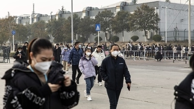 Covid In China: Employees during lunch hours in Zhengzhou, Henan province, China. (Bloomberg) Covid In China: Employees during lunch hours in Zhengzhou, Henan province, China. (Bloomberg)