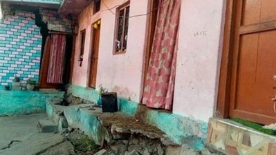 Cracks appearing at houses in Joshimath in Chamoli district. (PTI photo) (HT_PRINT) Cracks appearing at houses in Joshimath in Chamoli district. (PTI photo) (HT_PRINT)