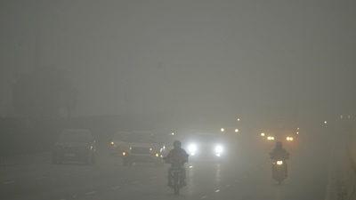 Vehicles ply on a road during a foggy and cold winter day, in Gurugram, (PTI) Vehicles ply on a road during a foggy and cold winter day, in Gurugram, (PTI)