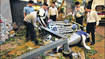 Mumbai, India - January 09, 2023: Two glass window cleaners die after a hydraulic lift trolley plunged from the 15-storied under-construction Avighna House building around 4:30pm in the evening, at Worli, in Mumbai, India, on Monday, January 09, 2023. (Photo by Anshuman Poyrekar/Hindustan Times) (Anshuman Poyrekar/HT PHOTO) Mumbai, India - January 09, 2023: Two glass window cleaners die after a hydraulic lift trolley plunged from the 15-storied under-construction Avighna House building around 4:30pm in the evening, at Worli, in Mumbai, India, on Monday, January 09, 2023. (Photo by Anshuman Poyrekar/Hindustan Times) (Anshuman Poyrekar/HT PHOTO)