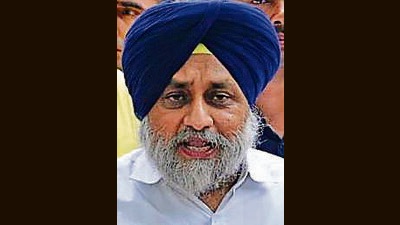 SAD president Sukhbir Badal said the AAP government was directly responsible for forcing the state bureaucrats to move on mass casual leave. (HT file photo)