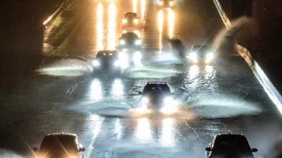 California Storms: Drivers barrel into standing water on Interstate 101 in San Francisco, California. (AFP) California Storms: Drivers barrel into standing water on Interstate 101 in San Francisco, California. (AFP)