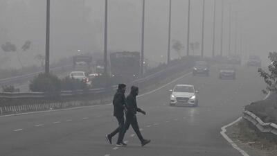 The maximum temperature in Ludhiana remained 11° C, 6.5 degrees below normal. (Gurpreet Singh/HT) The maximum temperature in Ludhiana remained 11° C, 6.5 degrees below normal. (Gurpreet Singh/HT)