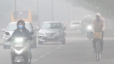 The IMD said: “Visibility recorded at 5:30am today in Baharaich-50 metres, Prayagraj-50 metres; Bihar: Bhagalpur-25 metres, Purnea and Gaya-50 metres each, Patna-50 metres; northwest Rajasthan: Ganganagar-25 metres.” (Keshav Singh/Hindustan Times) The IMD said: “Visibility recorded at 5:30am today in Baharaich-50 metres, Prayagraj-50 metres; Bihar: Bhagalpur-25 metres, Purnea and Gaya-50 metres each, Patna-50 metres; northwest Rajasthan: Ganganagar-25 metres.” (Keshav Singh/Hindustan Times)