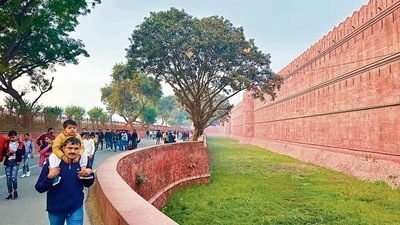 Now that easy access to the monument lie barricaded, and the ticket counter has moved to the fort’s northern extremity. Now that easy access to the monument lie barricaded, and the ticket counter has moved to the fort’s northern extremity.