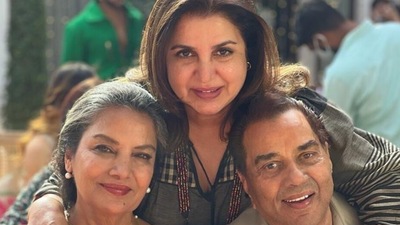 Shabana Azmi wishes Farah Khan on her birthday with a BTS photo from the sets of Rocky Aur Rani Ki Prem Kahani.