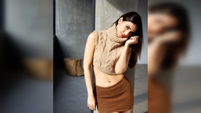 Vaani Kapoor kept her look simple and opted for neutral makeup and left her long tresses open. (Instagram/@_vaanikapoor_) Vaani Kapoor kept her look simple and opted for neutral makeup and left her long tresses open. (Instagram/@_vaanikapoor_)