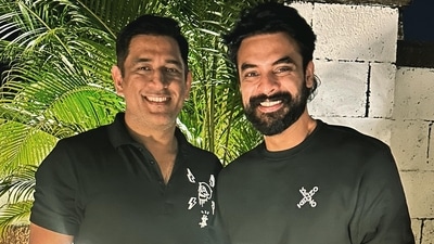Tovino Thomas met MS Dhoni in Kerala.