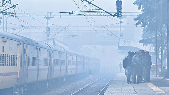 At Shivaji Bridge in New Delhi on Monday. At least 73 trains were also delayed by one hour or more, data shared by northern railways on Monday showed. (Sanchit Khanna/HT Photo) At Shivaji Bridge in New Delhi on Monday. At least 73 trains were also delayed by one hour or more, data shared by northern railways on Monday showed. (Sanchit Khanna/HT Photo)