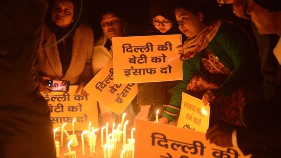 Aam Aadmi Party (AAP) supporters hold candles for the victim in the Kanjhawala case, at Jantar Mantar, in New Delhi. (ANI Photo)