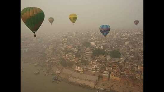 The hot air balloon festival organised by the tourism department in Varanasi in 2021. (HT File)