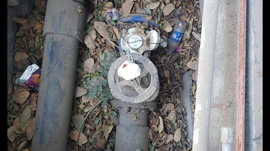 The officials from Chikhali tax collection department sealing the water connection near Aishwaryaum courtyard in Chikhali on Monday. (HT PHOTO)
