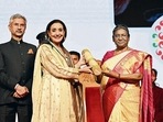 President Droupadi Murmu confers Pravasi Bhartiya Samman Awards on Israel's Reena Vinod Pushkarna during the 17th Pravasi Bharatiya Divas Convention, in Indore on Tuesday. External affairs minister S Jaishankar is also seen. (PTI) President Droupadi Murmu confers Pravasi Bhartiya Samman Awards on Israel's Reena Vinod Pushkarna during the 17th Pravasi Bharatiya Divas Convention, in Indore on Tuesday. External affairs minister S Jaishankar is also seen. (PTI)