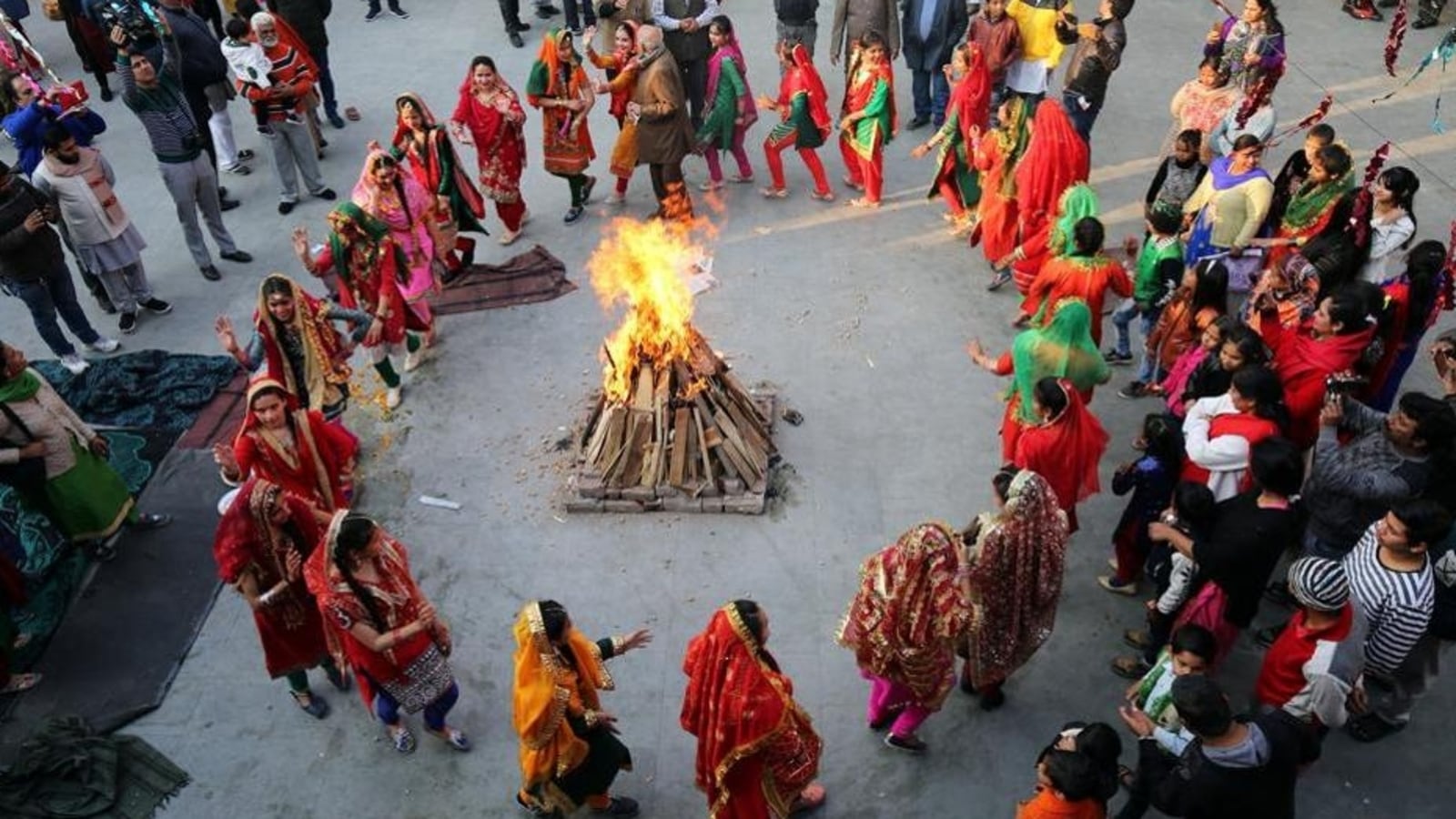 Lohri 2023: Tips to celebrate your first Lohri after marriage ...