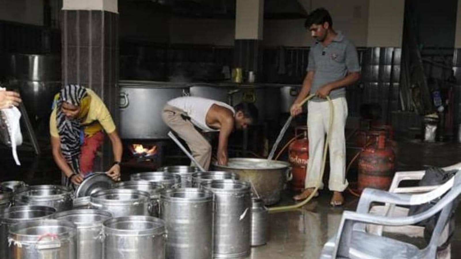 Snake found in mid-day meal at Bengal school, children hospitalised