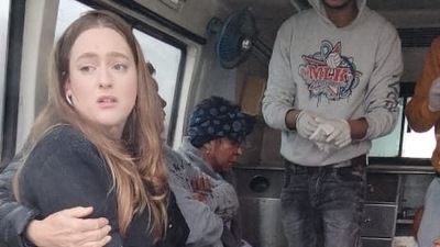 Injured foreigners being shifted to hispital in Mathura. Injured foreigners being shifted to hispital in Mathura.