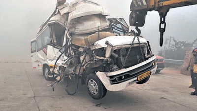 A car being towed after an accident on the Yamuna e-way. Eight people, including six American tourists, were injured. (HT Photo) A car being towed after an accident on the Yamuna e-way. Eight people, including six American tourists, were injured. (HT Photo)