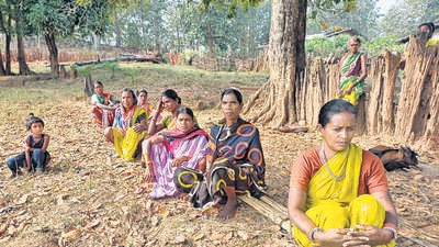 Gond women in Gorra two days after the Jan 1 clashes. (HT Photo) Gond women in Gorra two days after the Jan 1 clashes. (HT Photo)