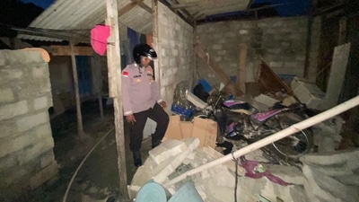 A 7.6 magnitude earthquake struck a lightly populated island chain in eastern Indonesia early Tuesday, prompting panicked residents in the area to flee their homes. Its substantial shaking was widely felt in northern Australia. (AFP) A 7.6 magnitude earthquake struck a lightly populated island chain in eastern Indonesia early Tuesday, prompting panicked residents in the area to flee their homes. Its substantial shaking was widely felt in northern Australia. (AFP)