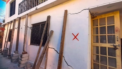 Cracks appear on a building in Joshimath area of Chamoli district, Tuesday, Jan. 10, 2023. (PTI) (PTI) Cracks appear on a building in Joshimath area of Chamoli district, Tuesday, Jan. 10, 2023. (PTI) (PTI)