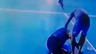 Man Dies On Badminton Court: The video of the incident shows the man suddenly collapsing. (Twitter)
