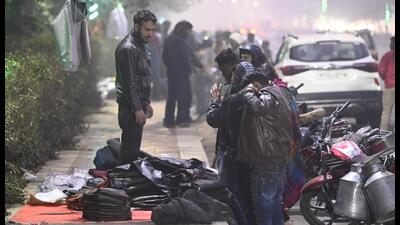 Winter wear buyers throng makeshift shops In Lucknow (Photo: Deepak Gupta/HT) Winter wear buyers throng makeshift shops In Lucknow (Photo: Deepak Gupta/HT)
