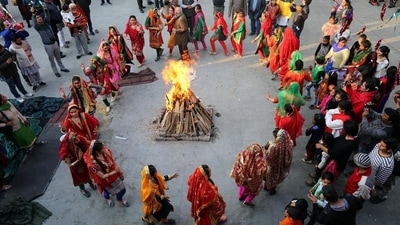 Lohri 2023: Tips to celebrate your first Lohri after marriage (Mukesh Gupta / REUTERS) Lohri 2023: Tips to celebrate your first Lohri after marriage (Mukesh Gupta / REUTERS)