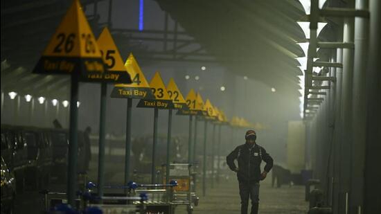 Flights were delayed between 12:30am and 6am. (HT PHOTO)